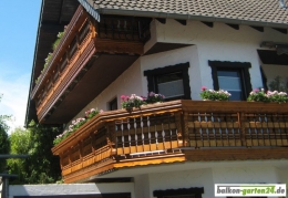 Balkonbretter Balkonbrett Holzbalkon Balkongelaender Kufstein mit Zopfkonsole Fichte Laerche
