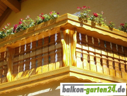 Balkonbretter aus Holz fuer Holzbalkone